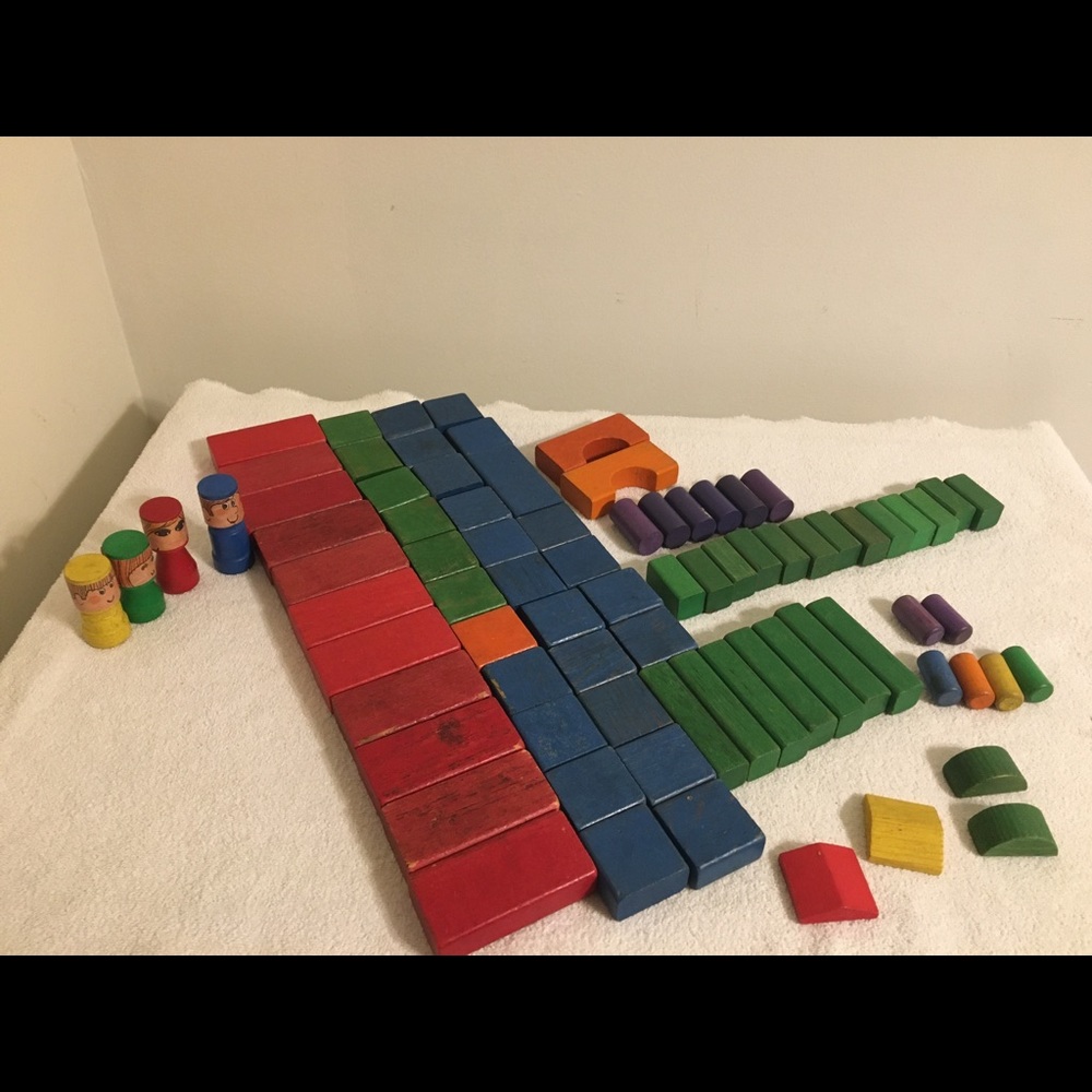 Vintage Lot of 79 Playskool Wood Color Blocks With RARE Family of 4